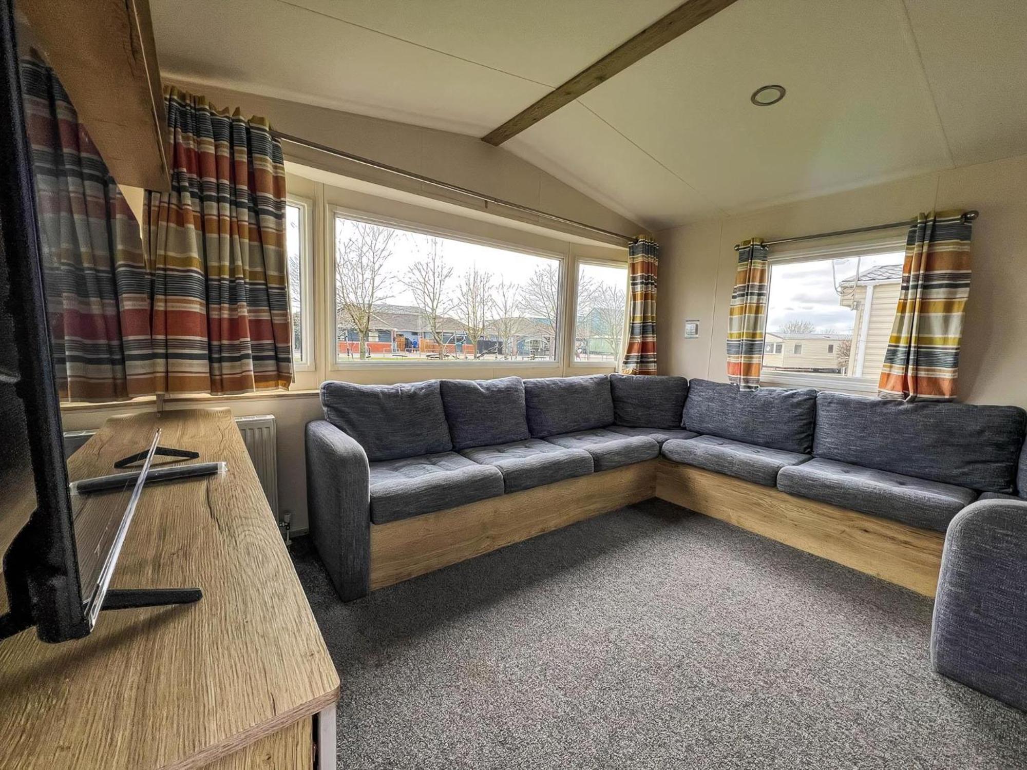 Homely 8 Berth Caravan At Dovercourt Holiday Park, Essex Ref 44201H Great Oakley (Essex) Exterior foto