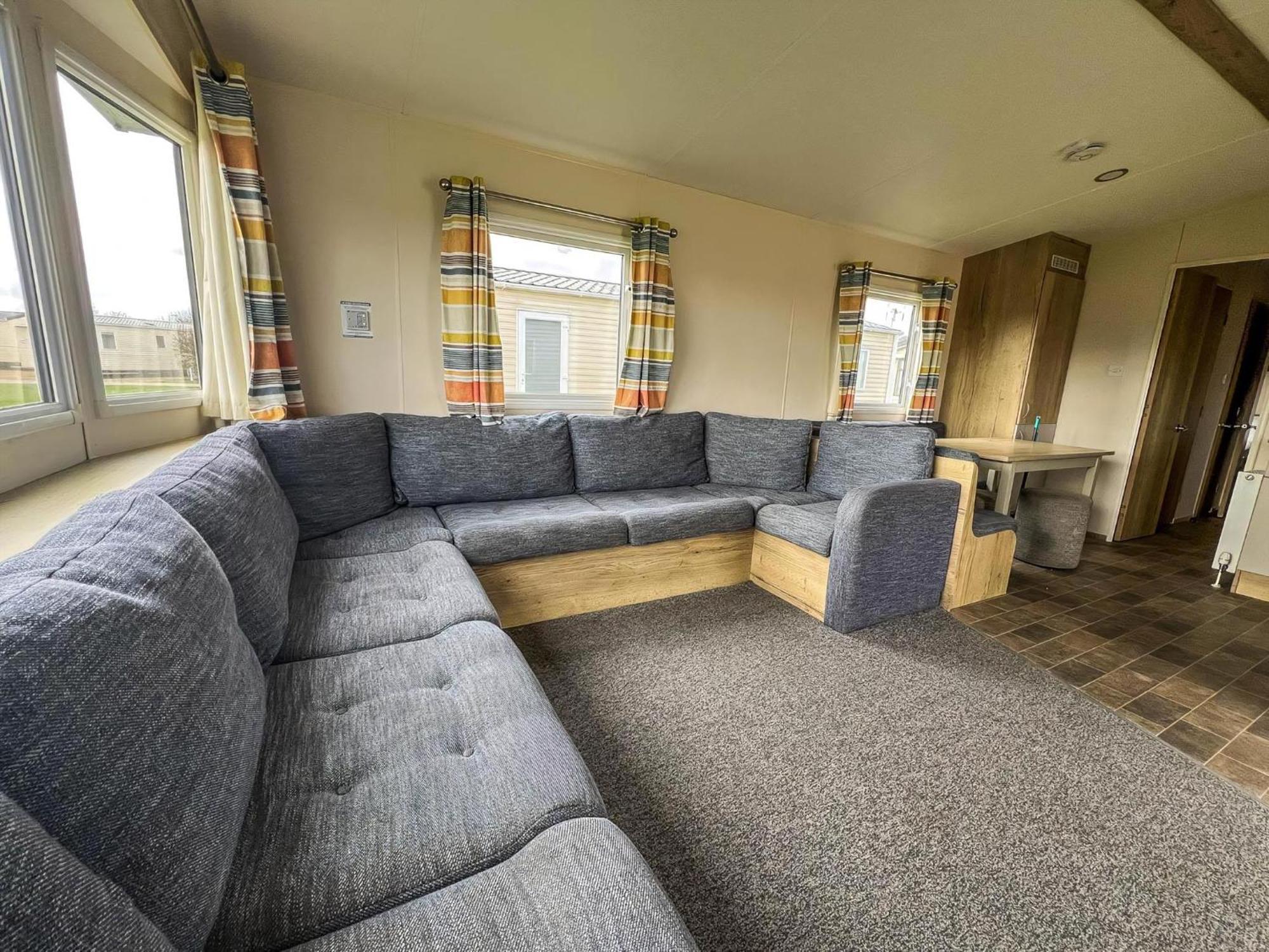 Homely 8 Berth Caravan At Dovercourt Holiday Park, Essex Ref 44201H Great Oakley (Essex) Exterior foto